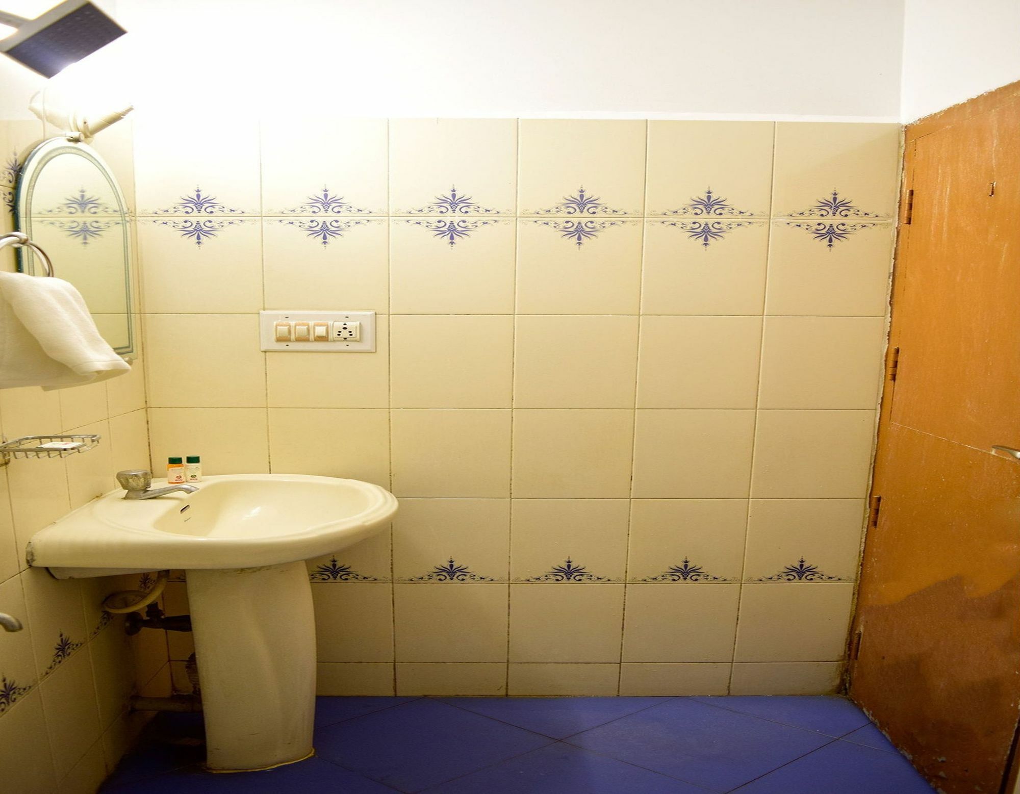 Fabhotel Shivaals Residency - Rajajinagar Bangalore Exterior photo